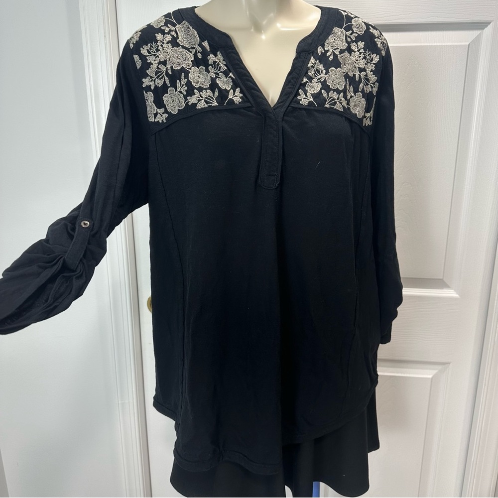 STYLE & Co top BLACK and CREAM floral embroidery button up sleeve 2X